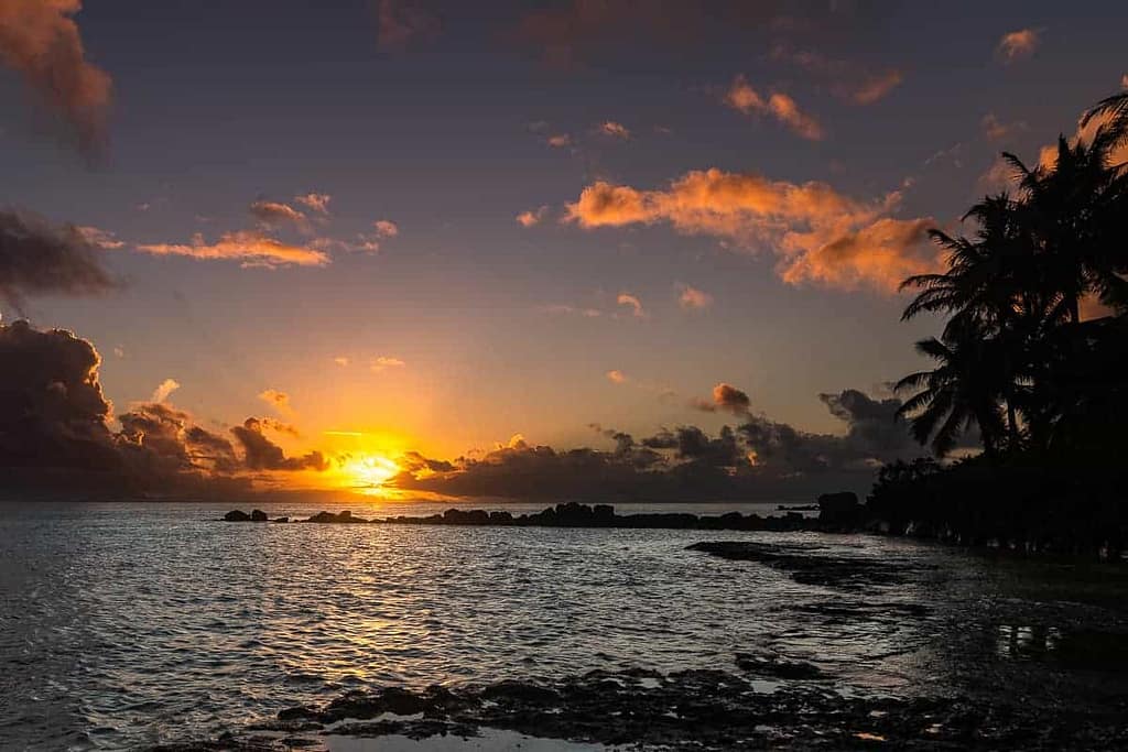 Afslapning i det smukke polynesiske paradis Huahine